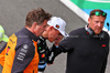 GP GRAN BRETAGNA, Lando Norris (GBR) McLaren injured during the post race victory celebrations.

06.07.2025. Formula 1 World Championship, Rd 12, British Grand Prix, Silverstone, England, Gara Day.

- www.xpbimages.com, EMail: requests@xpbimages.com © Copyright: Moy / XPB Images