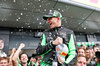 GP GRAN BRETAGNA, Nico Hulkenberg (GER) Sauber celebrates his third position with the team.

06.07.2025. Formula 1 World Championship, Rd 12, British Grand Prix, Silverstone, England, Gara Day.

- www.xpbimages.com, EMail: requests@xpbimages.com © Copyright: Charniaux / XPB Images