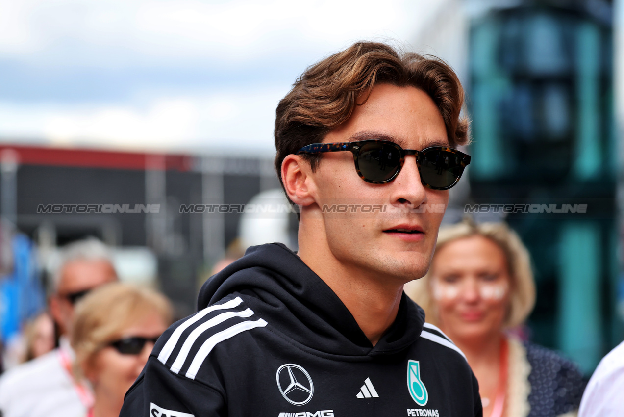 GP GRAN BRETAGNA, George Russell (GBR) Mercedes AMG F1.

03.07.2025. Formula 1 World Championship, Rd 12, British Grand Prix, Silverstone, England, Preparation Day.

 - www.xpbimages.com, EMail: requests@xpbimages.com © Copyright: Rew / XPB Images