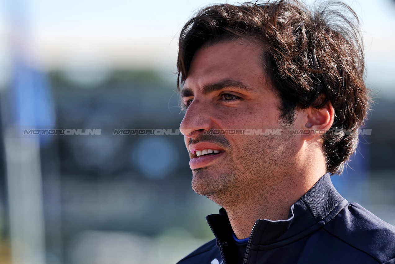 GP GRAN BRETAGNA, Carlos Sainz (ESP) Atlassian Williams Racing.

03.07.2025. Formula 1 World Championship, Rd 12, British Grand Prix, Silverstone, England, Preparation Day.

 - www.xpbimages.com, EMail: requests@xpbimages.com © Copyright: Rew / XPB Images