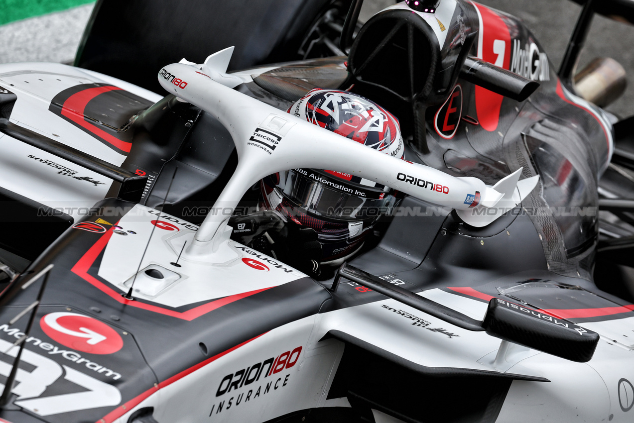 GP GRAN BRETAGNA, Oliver Bearman (GBR) Haas VF-25.

05.07.2025. Formula 1 World Championship, Rd 12, British Grand Prix, Silverstone, England, Qualifiche Day.

- www.xpbimages.com, EMail: requests@xpbimages.com © Copyright: Moy / XPB Images