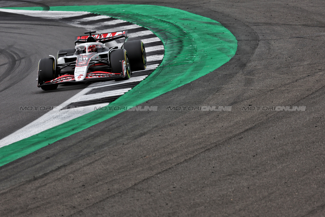 GP GRAN BRETAGNA, Esteban Ocon (FRA) Haas VF-25.

05.07.2025. Formula 1 World Championship, Rd 12, British Grand Prix, Silverstone, England, Qualifiche Day.

- www.xpbimages.com, EMail: requests@xpbimages.com © Copyright: Bearne / XPB Images