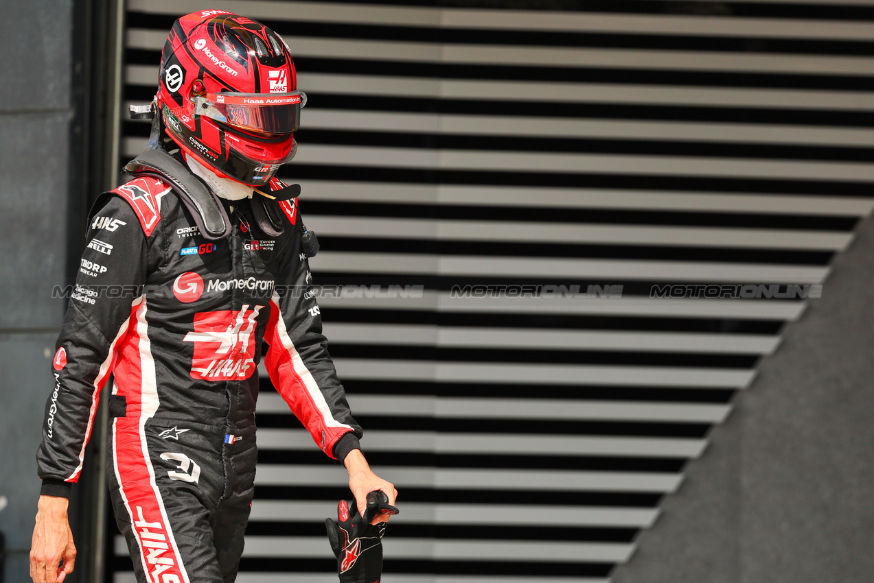 GP GRAN BRETAGNA, Esteban Ocon (FRA) Haas F1 Team.

05.07.2025. Formula 1 World Championship, Rd 12, British Grand Prix, Silverstone, England, Qualifiche Day.

- www.xpbimages.com, EMail: requests@xpbimages.com © Copyright: Batchelor / XPB Images