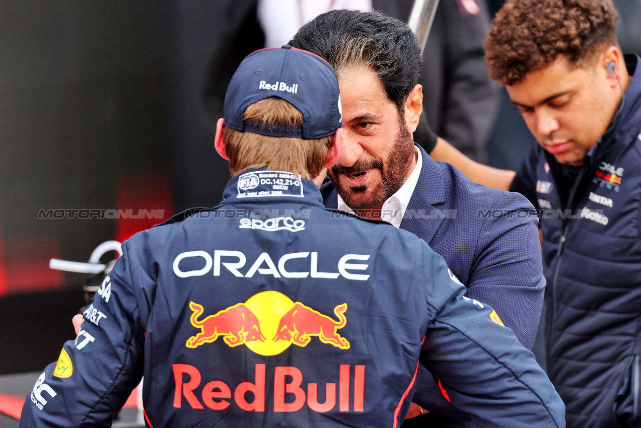 GP GRAN BRETAGNA, Mohammed Bin Sulayem (UAE) FIA President with pole sitter Max Verstappen (NLD) Red Bull Racing in qualifying parc ferme.

05.07.2025. Formula 1 World Championship, Rd 12, British Grand Prix, Silverstone, England, Qualifiche Day.

- www.xpbimages.com, EMail: requests@xpbimages.com © Copyright: Batchelor / XPB Images