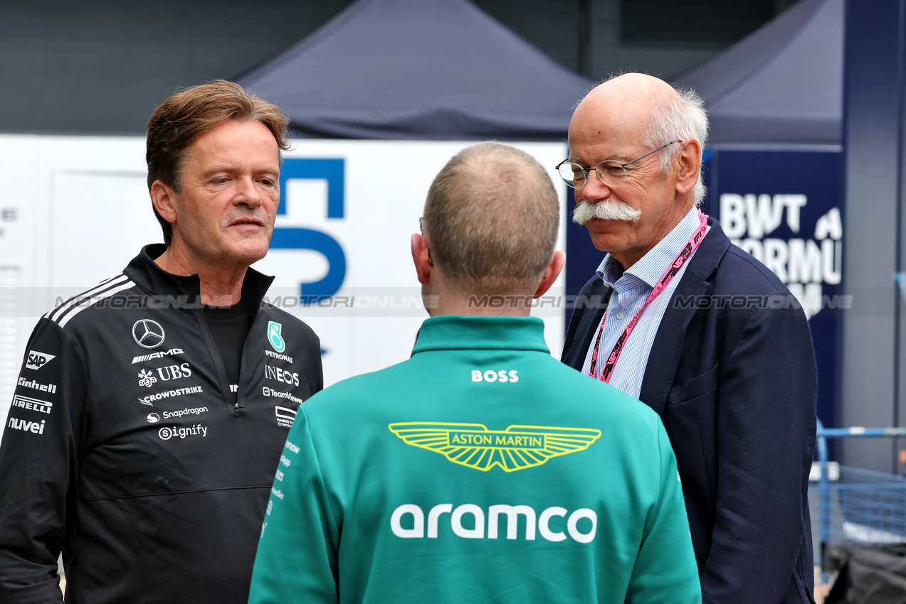 GP GRAN BRETAGNA, Markus Schafer (GER) Mercedes-Benz AG Board of Management Member (Left) e Dr. Dieter Zetsche (GER).

05.07.2025. Formula 1 World Championship, Rd 12, British Grand Prix, Silverstone, England, Qualifiche Day.

- www.xpbimages.com, EMail: requests@xpbimages.com © Copyright: Moy / XPB Images