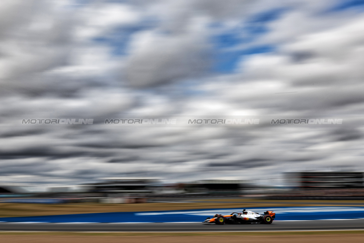 GP GRAN BRETAGNA, Oscar Piastri (AUS) McLaren MCL39.

05.07.2025. Formula 1 World Championship, Rd 12, British Grand Prix, Silverstone, England, Qualifiche Day.

 - www.xpbimages.com, EMail: requests@xpbimages.com © Copyright: Rew / XPB Images