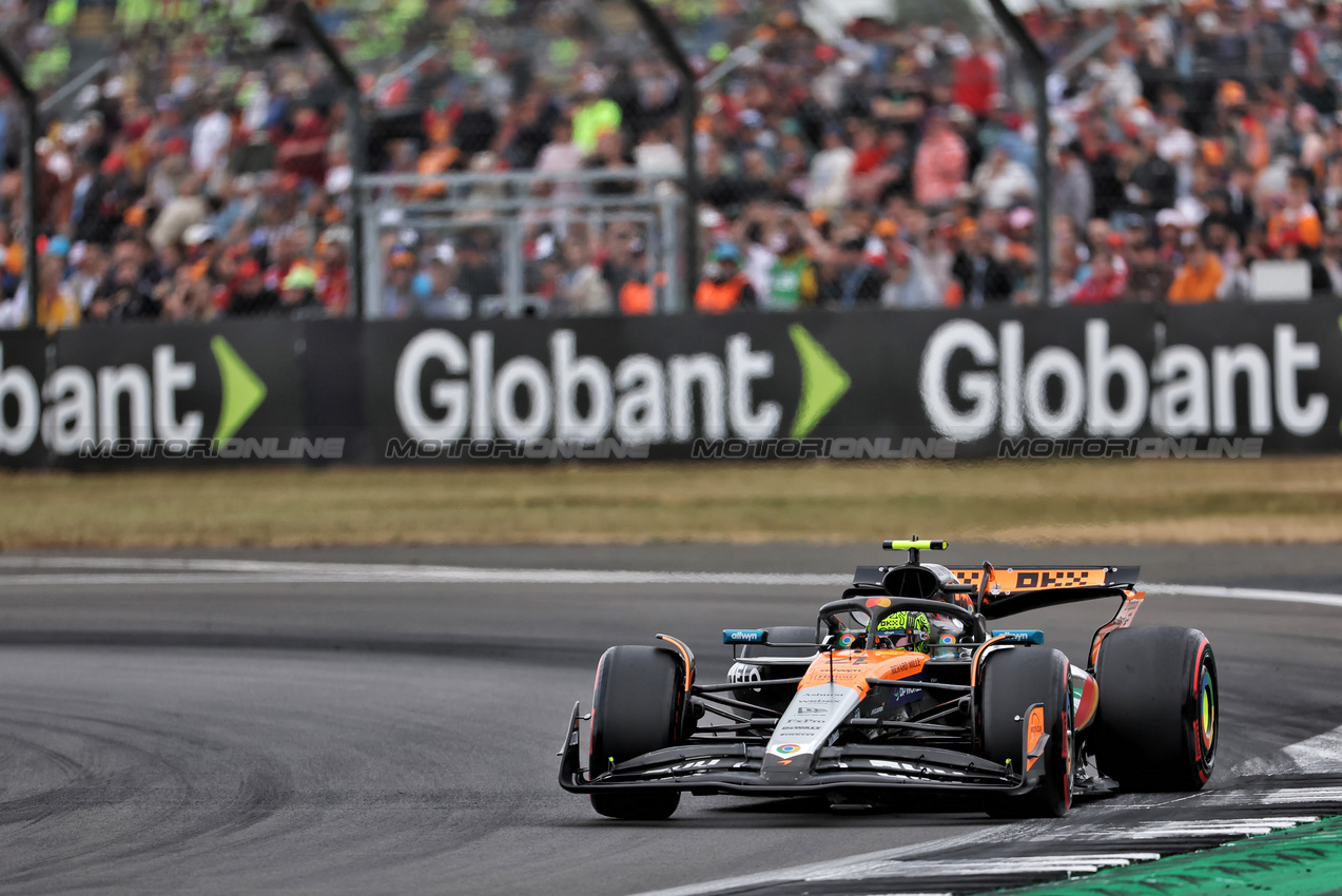 GP GRAN BRETAGNA, Lando Norris (GBR) McLaren MCL39.

05.07.2025. Formula 1 World Championship, Rd 12, British Grand Prix, Silverstone, England, Qualifiche Day.

 - www.xpbimages.com, EMail: requests@xpbimages.com © Copyright: Rew / XPB Images