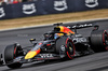 GP GRAN BRETAGNA, Max Verstappen (NLD) Red Bull Racing RB21 celebrates at the end of qualifying.

05.07.2025. Formula 1 World Championship, Rd 12, British Grand Prix, Silverstone, England, Qualifiche Day.

 - www.xpbimages.com, EMail: requests@xpbimages.com © Copyright: Rew / XPB Images