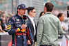 GP GRAN BRETAGNA, (L to R): Max Verstappen (NLD) Red Bull Racing with Jolyon Palmer (GBR) F1 Digital Presenter in qualifying parc ferme.

05.07.2025. Formula 1 World Championship, Rd 12, British Grand Prix, Silverstone, England, Qualifiche Day.

- www.xpbimages.com, EMail: requests@xpbimages.com © Copyright: Davenport / XPB Images