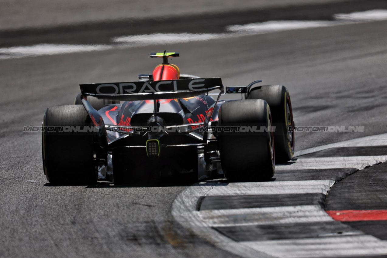 GP GRAN BRETAGNA, Arvid Lindblad (GBR) Red Bull Racing RB21 Red Bull Junior Driver.

04.07.2025. Formula 1 World Championship, Rd 12, British Grand Prix, Silverstone, England, Practice Day.

 - www.xpbimages.com, EMail: requests@xpbimages.com © Copyright: Rew / XPB Images