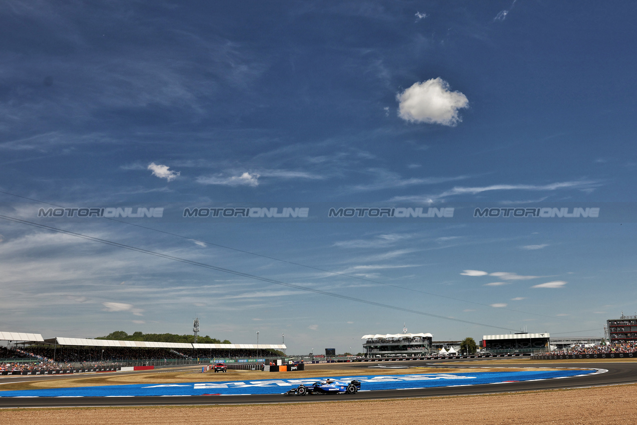 GP GRAN BRETAGNA, Alexander Albon (THA) Atlassian Williams Racing FW47.

04.07.2025. Formula 1 World Championship, Rd 12, British Grand Prix, Silverstone, England, Practice Day.

- www.xpbimages.com, EMail: requests@xpbimages.com © Copyright: Bearne / XPB Images