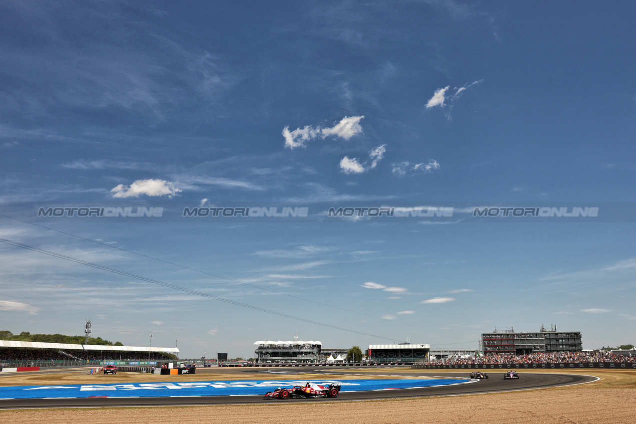 GP GRAN BRETAGNA, Lewis Hamilton (GBR) Ferrari SF-25.

04.07.2025. Formula 1 World Championship, Rd 12, British Grand Prix, Silverstone, England, Practice Day.

- www.xpbimages.com, EMail: requests@xpbimages.com © Copyright: Bearne / XPB Images