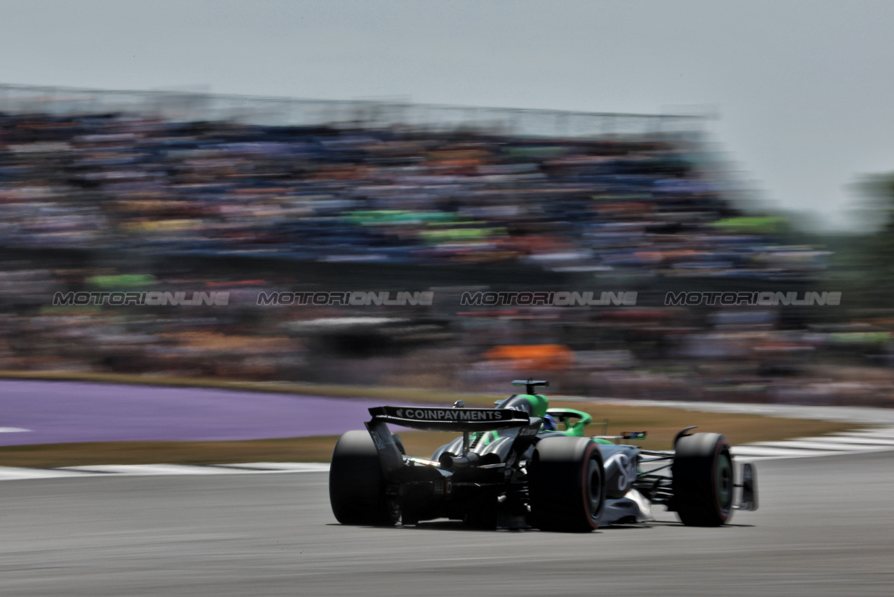 GP GRAN BRETAGNA, Paul Aron (EST) Sauber C45 Test Driver.

04.07.2025. Formula 1 World Championship, Rd 12, British Grand Prix, Silverstone, England, Practice Day.

 - www.xpbimages.com, EMail: requests@xpbimages.com © Copyright: Rew / XPB Images