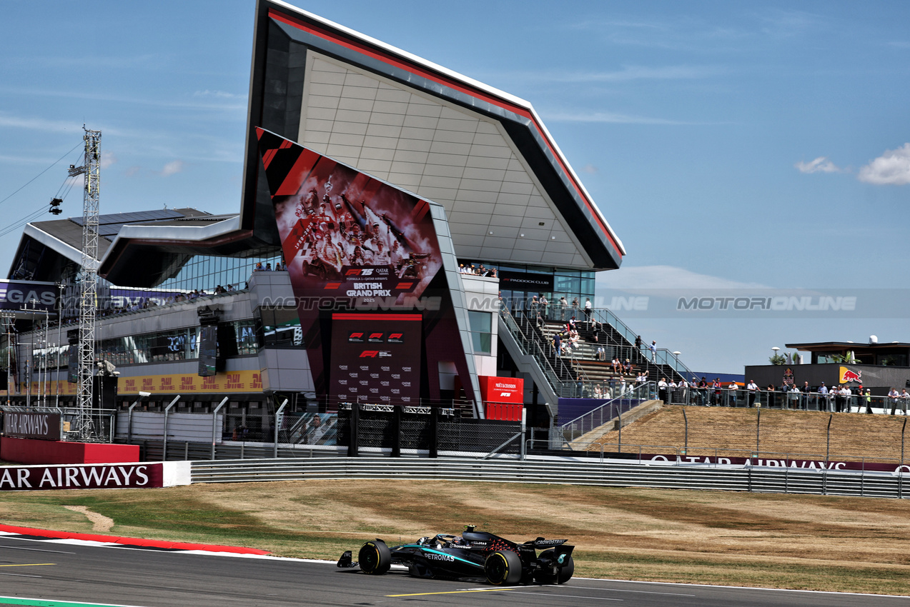 GP GRAN BRETAGNA, Andrea Kimi Antonelli (ITA) Mercedes AMG F1 W16.

04.07.2025. Formula 1 World Championship, Rd 12, British Grand Prix, Silverstone, England, Practice Day.

- www.xpbimages.com, EMail: requests@xpbimages.com © Copyright: Moy / XPB Images