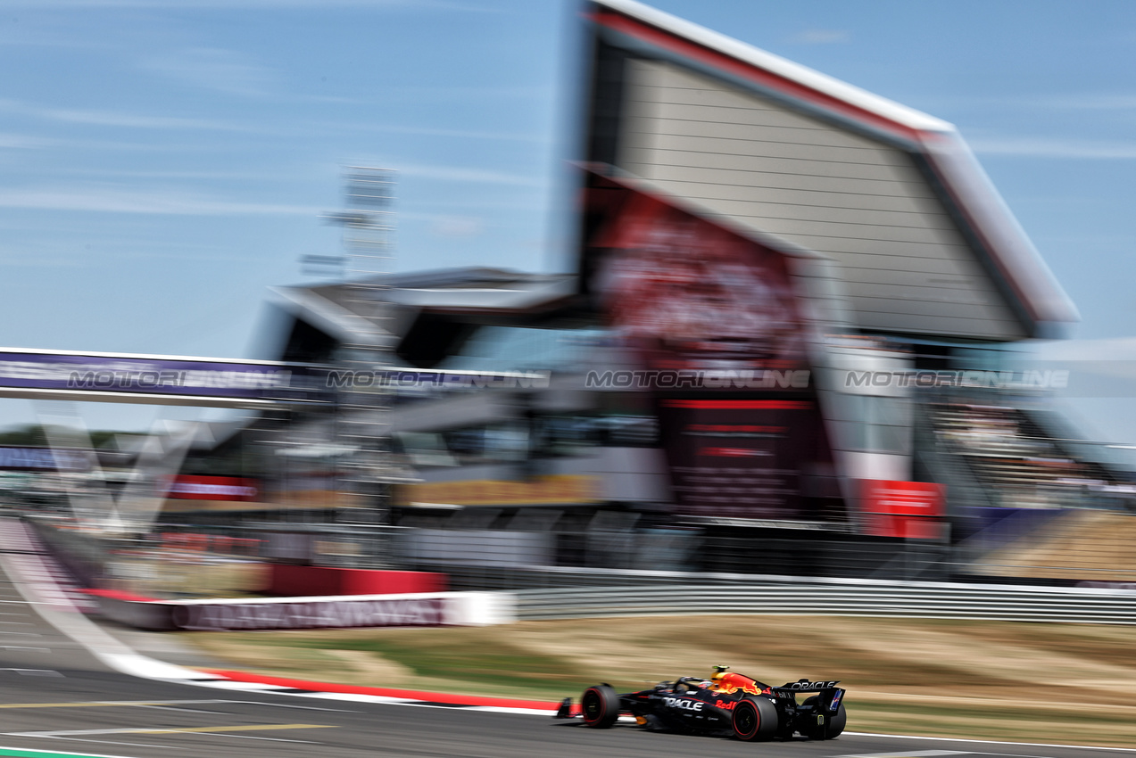 GP GRAN BRETAGNA, Arvid Lindblad (GBR) Red Bull Racing RB21 Red Bull Junior Driver.

04.07.2025. Formula 1 World Championship, Rd 12, British Grand Prix, Silverstone, England, Practice Day.

- www.xpbimages.com, EMail: requests@xpbimages.com © Copyright: Moy / XPB Images