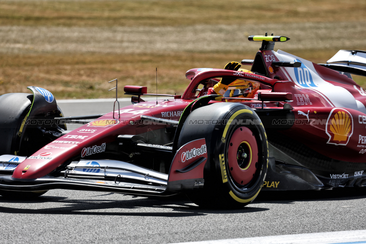 GP GRAN BRETAGNA, Lewis Hamilton (GBR) Ferrari SF-25.

04.07.2025. Formula 1 World Championship, Rd 12, British Grand Prix, Silverstone, England, Practice Day.

- www.xpbimages.com, EMail: requests@xpbimages.com © Copyright: Bearne / XPB Images