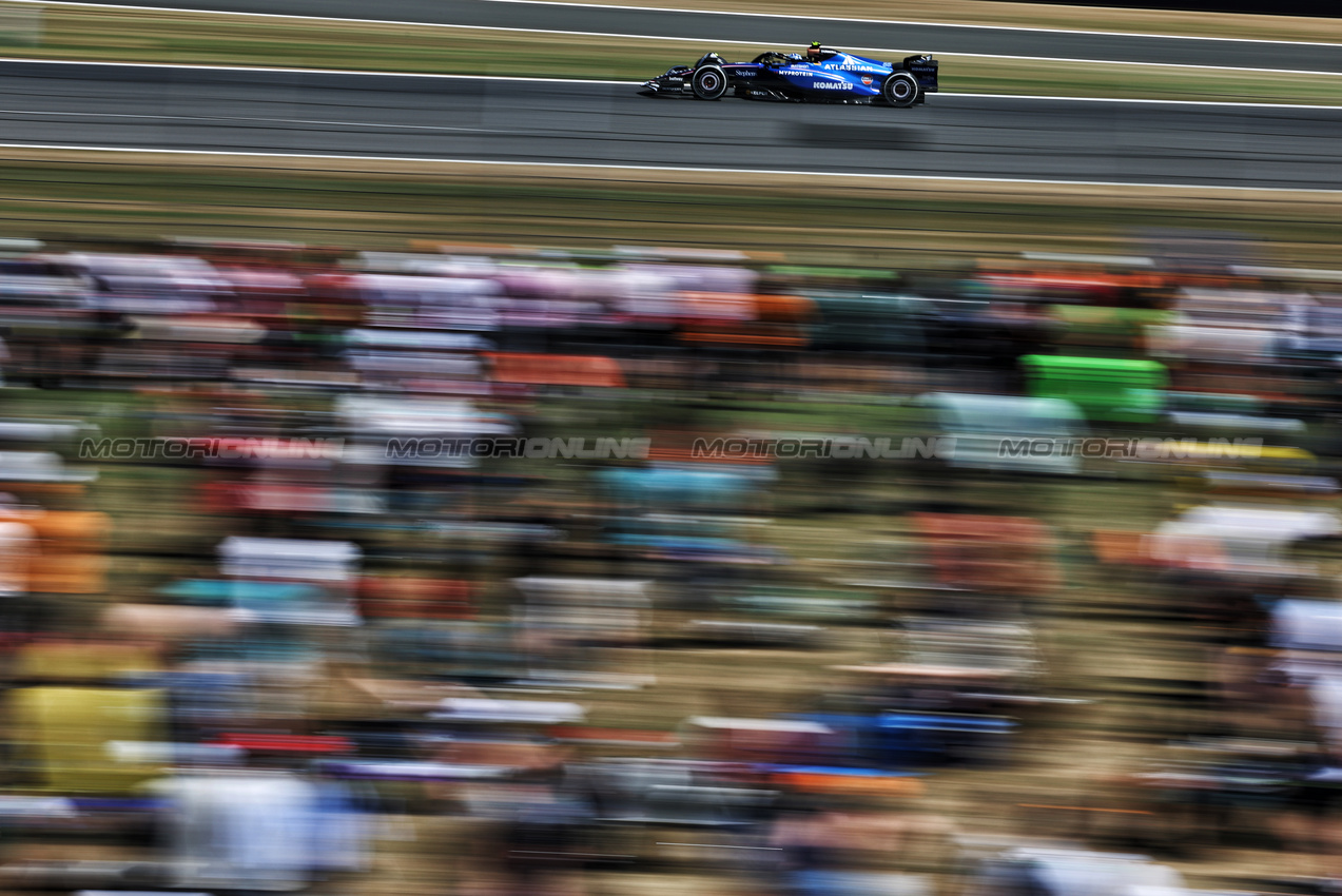GP GRAN BRETAGNA, Carlos Sainz (ESP) Atlassian Williams Racing FW47.

04.07.2025. Formula 1 World Championship, Rd 12, British Grand Prix, Silverstone, England, Practice Day.

- www.xpbimages.com, EMail: requests@xpbimages.com © Copyright: Moy / XPB Images