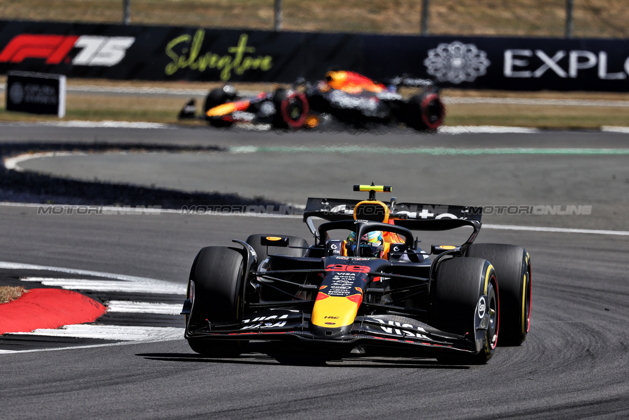 GP GRAN BRETAGNA, Arvid Lindblad (GBR) Red Bull Racing RB21 Red Bull Junior Driver.

04.07.2025. Formula 1 World Championship, Rd 12, British Grand Prix, Silverstone, England, Practice Day.

- www.xpbimages.com, EMail: requests@xpbimages.com © Copyright: Moy / XPB Images