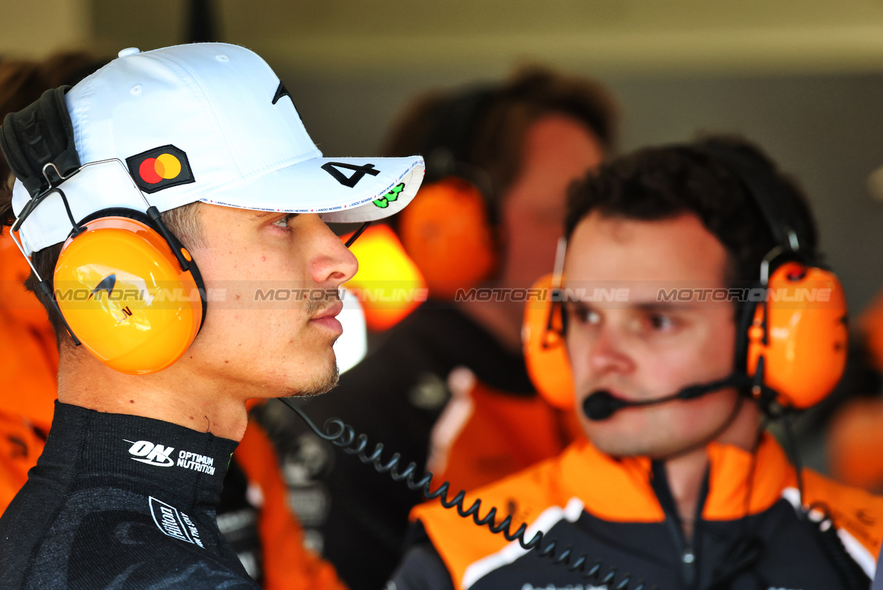 GP GRAN BRETAGNA, Lando Norris (GBR) McLaren.

04.07.2025. Formula 1 World Championship, Rd 12, British Grand Prix, Silverstone, England, Practice Day.

- www.xpbimages.com, EMail: requests@xpbimages.com © Copyright: Batchelor / XPB Images