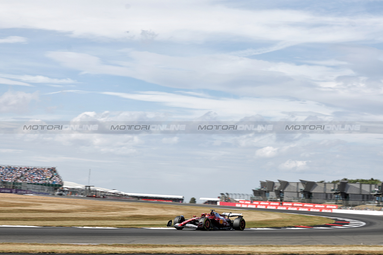 GP GRAN BRETAGNA, Charles Leclerc (MON) Ferrari SF-25.

04.07.2025. Formula 1 World Championship, Rd 12, British Grand Prix, Silverstone, England, Practice Day.

- www.xpbimages.com, EMail: requests@xpbimages.com © Copyright: Bearne / XPB Images