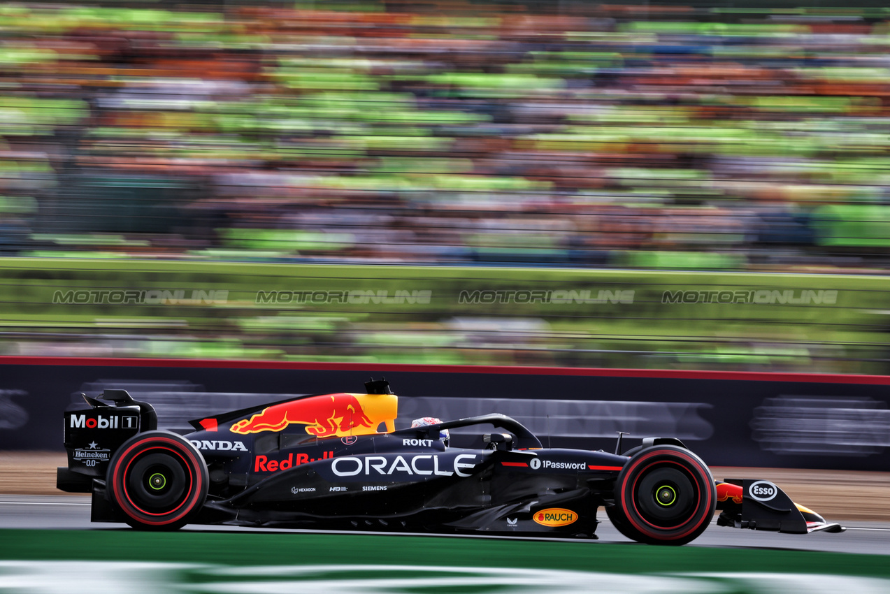 GP GRAN BRETAGNA, Max Verstappen (NLD) Red Bull Racing RB21.

04.07.2025. Formula 1 World Championship, Rd 12, British Grand Prix, Silverstone, England, Practice Day.

- www.xpbimages.com, EMail: requests@xpbimages.com © Copyright: Moy / XPB Images