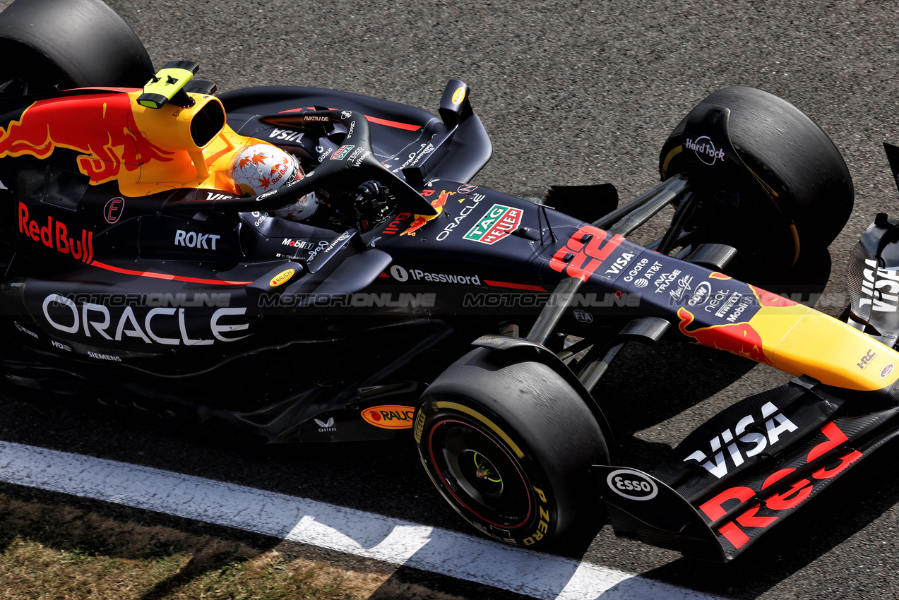 GP GRAN BRETAGNA, Yuki Tsunoda (JPN) Red Bull Racing RB21.

04.07.2025. Formula 1 World Championship, Rd 12, British Grand Prix, Silverstone, England, Practice Day.

- www.xpbimages.com, EMail: requests@xpbimages.com © Copyright: Moy / XPB Images