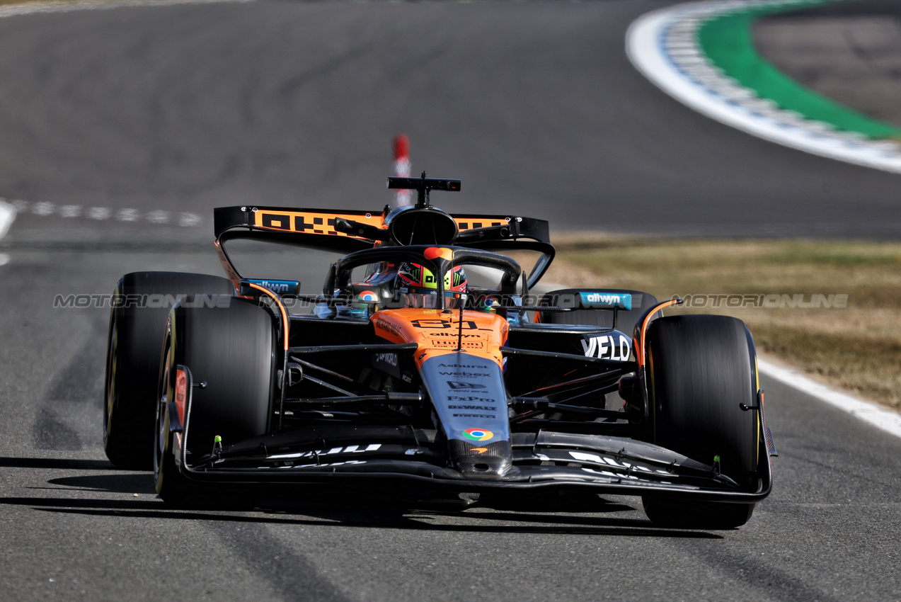 GP GRAN BRETAGNA, Oscar Piastri (AUS) McLaren MCL39.

04.07.2025. Formula 1 World Championship, Rd 12, British Grand Prix, Silverstone, England, Practice Day.

- www.xpbimages.com, EMail: requests@xpbimages.com © Copyright: Moy / XPB Images