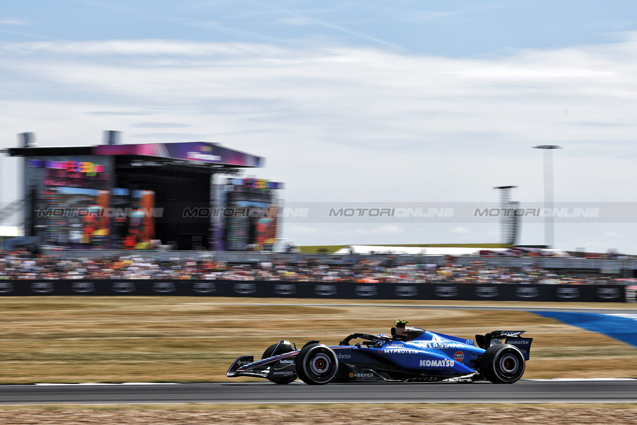 GP GRAN BRETAGNA, Carlos Sainz (ESP) Atlassian Williams Racing FW47.

04.07.2025. Formula 1 World Championship, Rd 12, British Grand Prix, Silverstone, England, Practice Day.

- www.xpbimages.com, EMail: requests@xpbimages.com © Copyright: Bearne / XPB Images