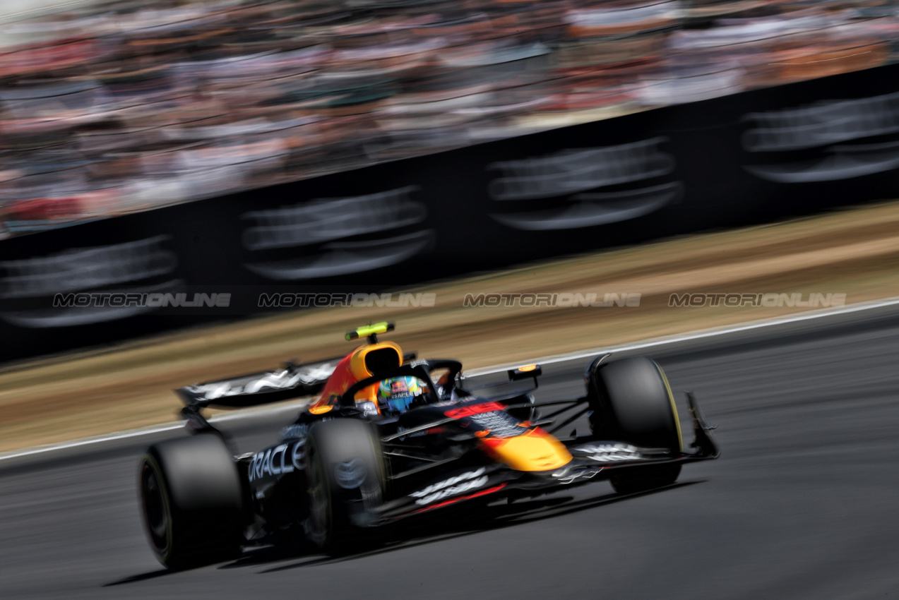 GP GRAN BRETAGNA, Arvid Lindblad (GBR) Red Bull Racing RB21 Red Bull Junior Driver.

04.07.2025. Formula 1 World Championship, Rd 12, British Grand Prix, Silverstone, England, Practice Day.

- www.xpbimages.com, EMail: requests@xpbimages.com © Copyright: Charniaux / XPB Images