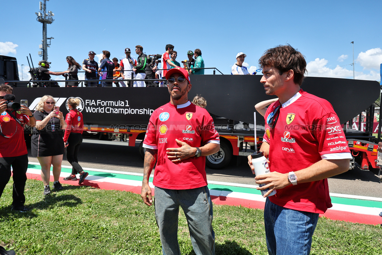 GP IMOLA, (L to R): Lewis Hamilton (GBR) Ferrari e Charles Leclerc (MON) Ferrari on the drivers' parade.

18.05.2025. Formula 1 World Championship, Rd 7, Emilia Romagna Grand Prix, Imola, Italy, Gara Day.

- www.xpbimages.com, EMail: requests@xpbimages.com © Copyright: Moy / XPB Images