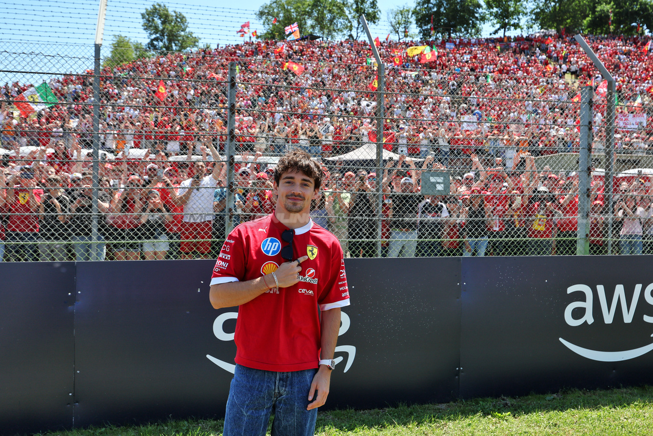 GP IMOLA, Charles Leclerc (MON) Ferrari on the drivers' parade.

18.05.2025. Formula 1 World Championship, Rd 7, Emilia Romagna Grand Prix, Imola, Italy, Gara Day.

- www.xpbimages.com, EMail: requests@xpbimages.com © Copyright: Moy / XPB Images