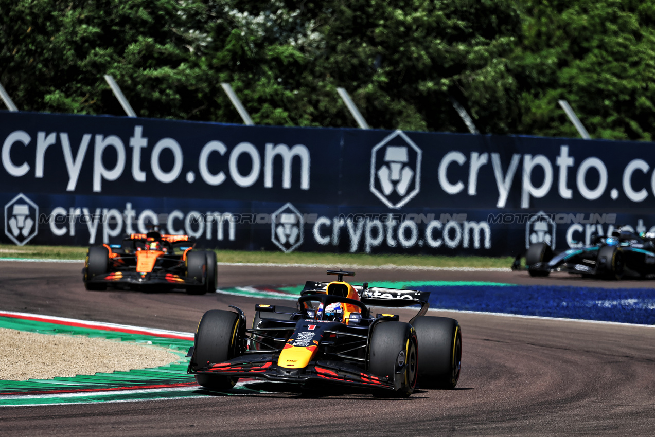 GP IMOLA, Max Verstappen (NLD) Red Bull Racing RB21.

18.05.2025. Formula 1 World Championship, Rd 7, Emilia Romagna Grand Prix, Imola, Italy, Gara Day.

- www.xpbimages.com, EMail: requests@xpbimages.com © Copyright: Moy / XPB Images