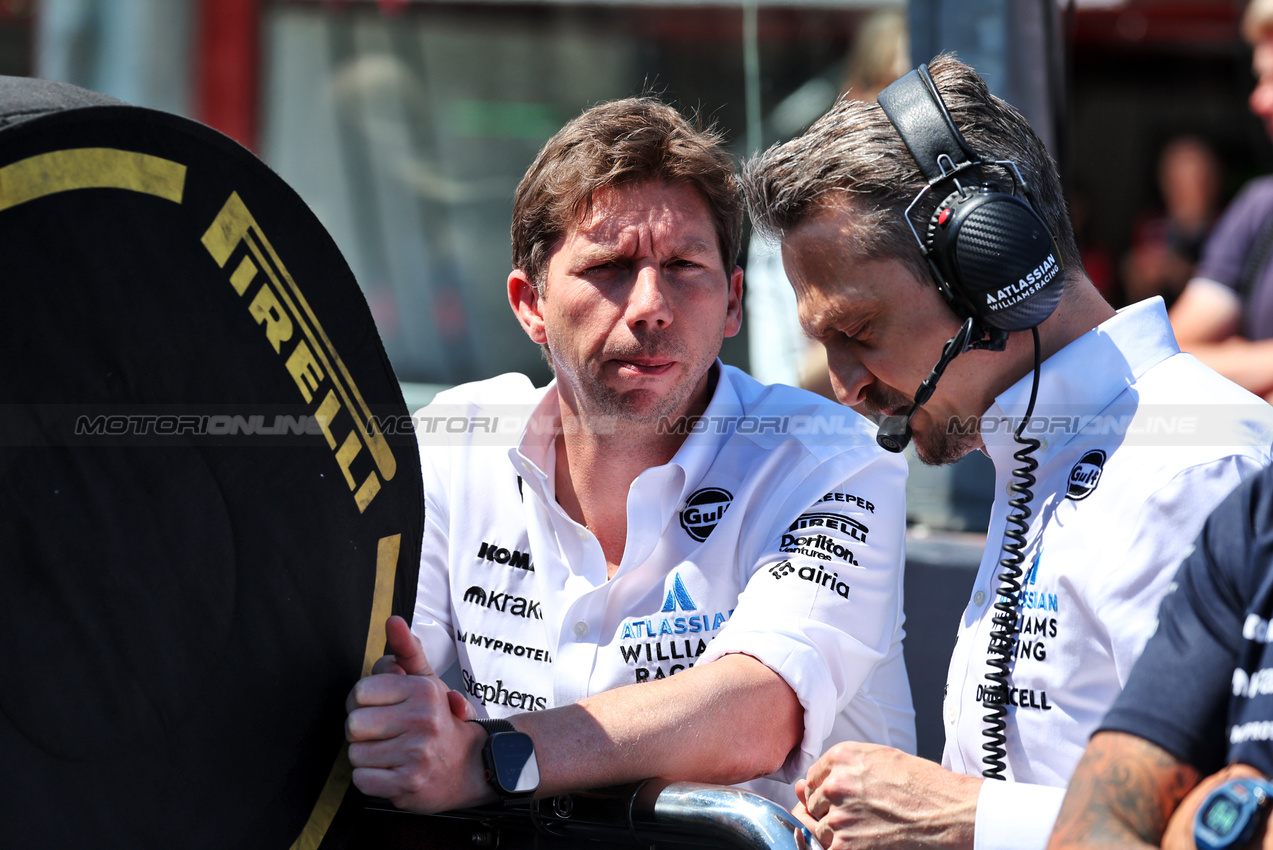 GP IMOLA, James Vowles (GBR) Atlassian Williams Racing Team Principal with Gaetan Jego (FRA) Atlassian Williams Racing Gara Engineer on the grid.

18.05.2025. Formula 1 World Championship, Rd 7, Emilia Romagna Grand Prix, Imola, Italy, Gara Day.

- www.xpbimages.com, EMail: requests@xpbimages.com © Copyright: Moy / XPB Images