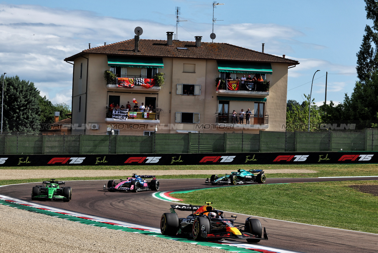 GP IMOLA, Yuki Tsunoda (JPN) Red Bull Racing RB21.

18.05.2025. Formula 1 World Championship, Rd 7, Emilia Romagna Grand Prix, Imola, Italy, Gara Day.

- www.xpbimages.com, EMail: requests@xpbimages.com © Copyright: Moy / XPB Images
