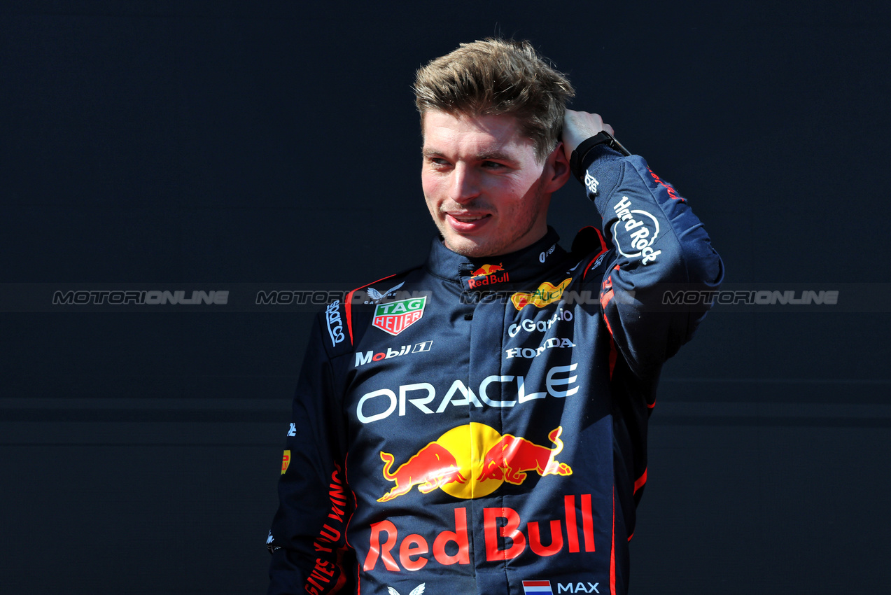 GP IMOLA, Gara winner Max Verstappen (NLD) Red Bull Racing on the podium.

18.05.2025. Formula 1 World Championship, Rd 7, Emilia Romagna Grand Prix, Imola, Italy, Gara Day.

- www.xpbimages.com, EMail: requests@xpbimages.com © Copyright: Charniaux / XPB Images