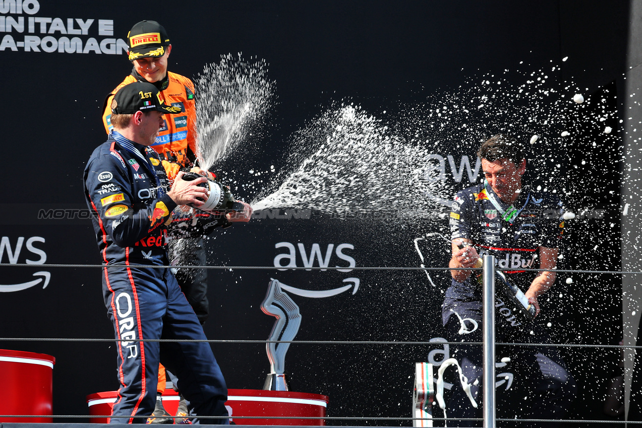 GP IMOLA, Gara winner Max Verstappen (NLD) Red Bull Racing celebrates on the podium with Oscar Piastri (AUS) McLaren e Enrico Balbo, Red Bull Racing Head of Aerodynamics.

18.05.2025. Formula 1 World Championship, Rd 7, Emilia Romagna Grand Prix, Imola, Italy, Gara Day.

- www.xpbimages.com, EMail: requests@xpbimages.com © Copyright: Charniaux / XPB Images
