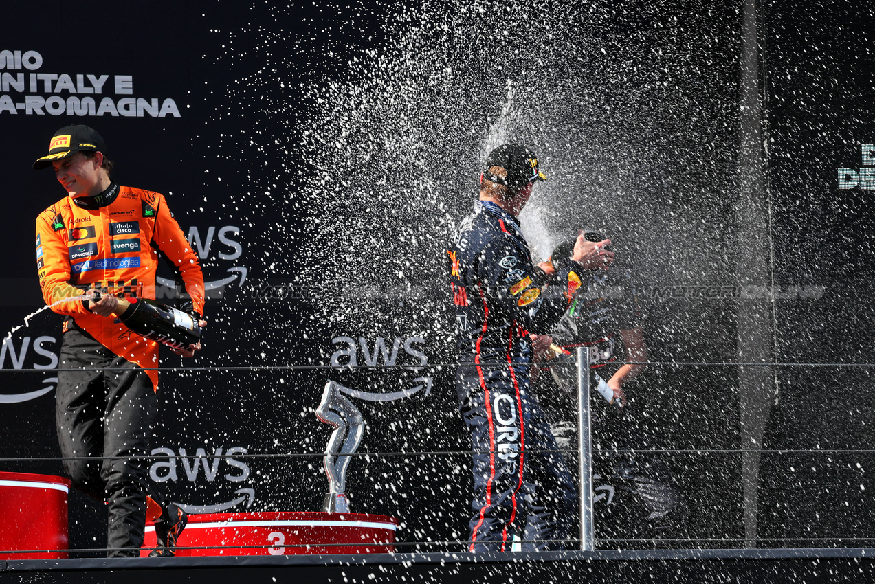GP IMOLA, Gara winner Max Verstappen (NLD) Red Bull Racing celebrates on the podium with Oscar Piastri (AUS) McLaren e Enrico Balbo, Red Bull Racing Head of Aerodynamics.

18.05.2025. Formula 1 World Championship, Rd 7, Emilia Romagna Grand Prix, Imola, Italy, Gara Day.

- www.xpbimages.com, EMail: requests@xpbimages.com © Copyright: Charniaux / XPB Images