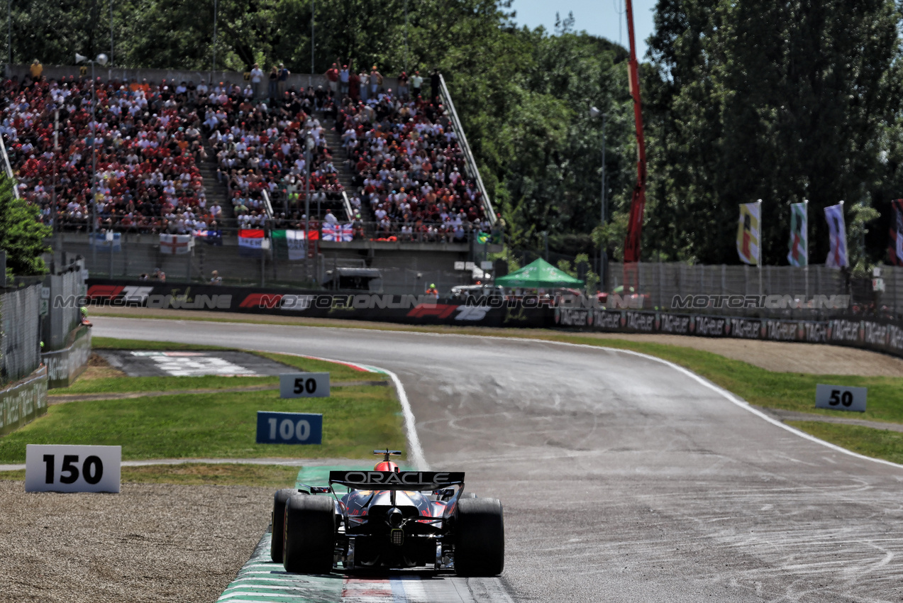 GP IMOLA, Max Verstappen (NLD) Red Bull Racing RB21.

18.05.2025. Formula 1 World Championship, Rd 7, Emilia Romagna Grand Prix, Imola, Italy, Gara Day.

- www.xpbimages.com, EMail: requests@xpbimages.com © Copyright: Bearne / XPB Images