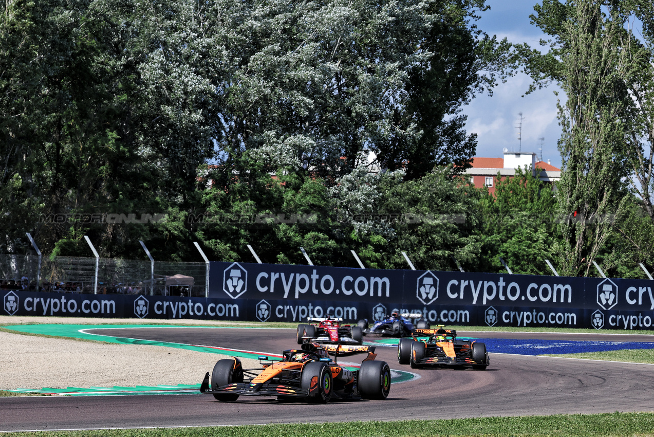 GP IMOLA, Oscar Piastri (AUS) McLaren MCL39.

18.05.2025. Formula 1 World Championship, Rd 7, Emilia Romagna Grand Prix, Imola, Italy, Gara Day.

- www.xpbimages.com, EMail: requests@xpbimages.com © Copyright: Bearne / XPB Images