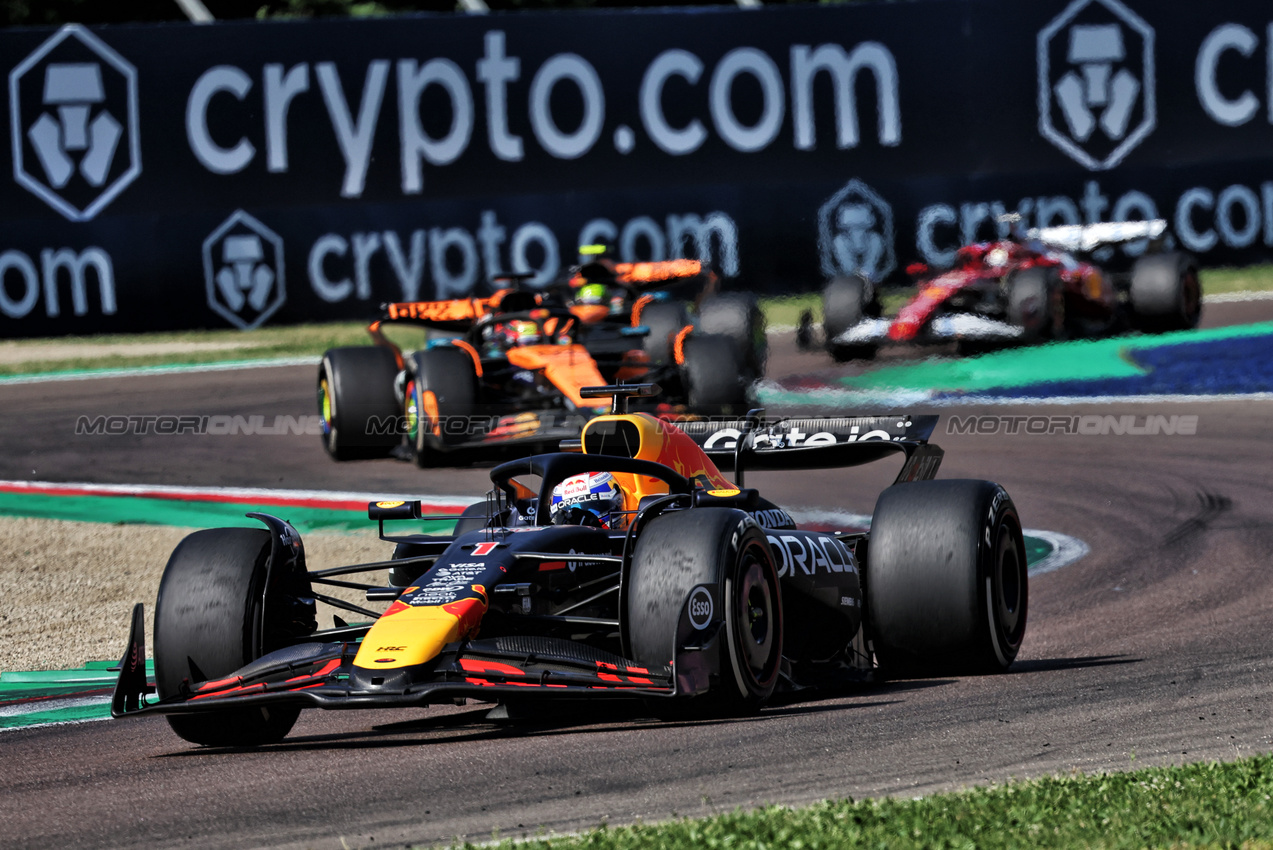 GP IMOLA, Max Verstappen (NLD) Red Bull Racing RB21.

18.05.2025. Formula 1 World Championship, Rd 7, Emilia Romagna Grand Prix, Imola, Italy, Gara Day.

- www.xpbimages.com, EMail: requests@xpbimages.com © Copyright: Bearne / XPB Images
