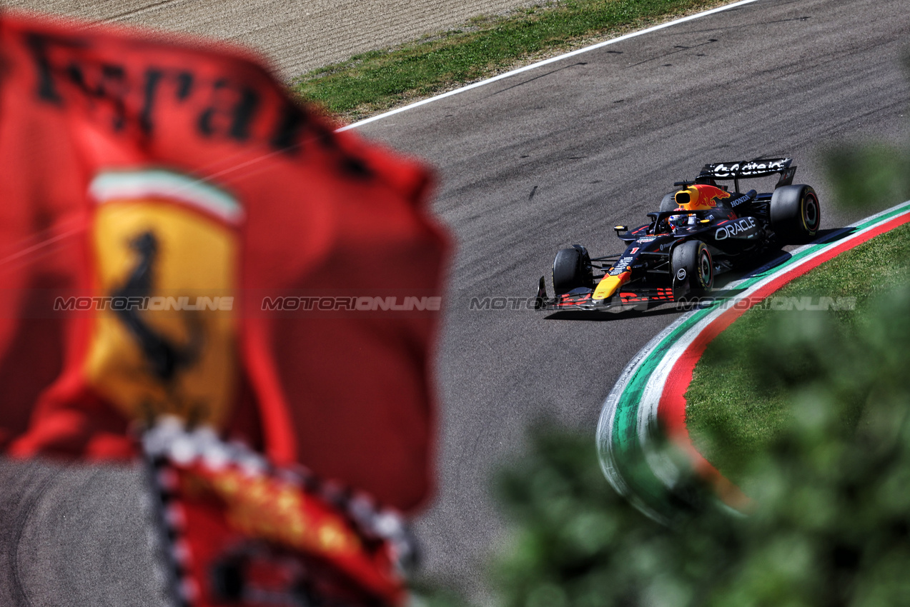 GP IMOLA, Max Verstappen (NLD) Red Bull Racing RB21.

18.05.2025. Formula 1 World Championship, Rd 7, Emilia Romagna Grand Prix, Imola, Italy, Gara Day.

- www.xpbimages.com, EMail: requests@xpbimages.com © Copyright: Bearne / XPB Images