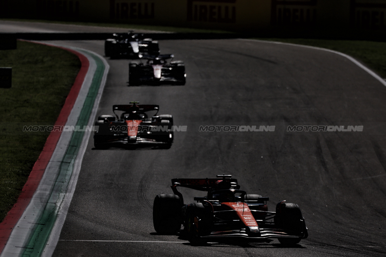 GP IMOLA, Oscar Piastri (AUS) McLaren MCL39.

18.05.2025. Formula 1 World Championship, Rd 7, Emilia Romagna Grand Prix, Imola, Italy, Gara Day.

- www.xpbimages.com, EMail: requests@xpbimages.com © Copyright: Moy / XPB Images