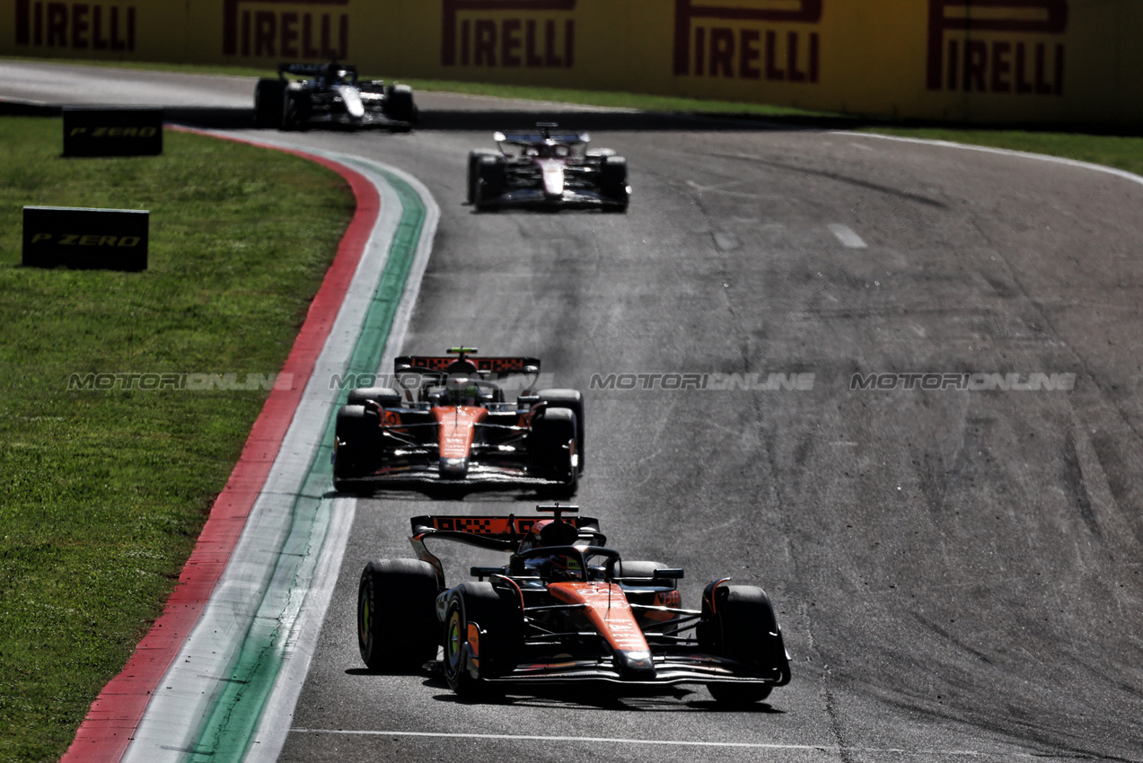 GP IMOLA, Oscar Piastri (AUS) McLaren MCL39.

18.05.2025. Formula 1 World Championship, Rd 7, Emilia Romagna Grand Prix, Imola, Italy, Gara Day.

- www.xpbimages.com, EMail: requests@xpbimages.com © Copyright: Moy / XPB Images