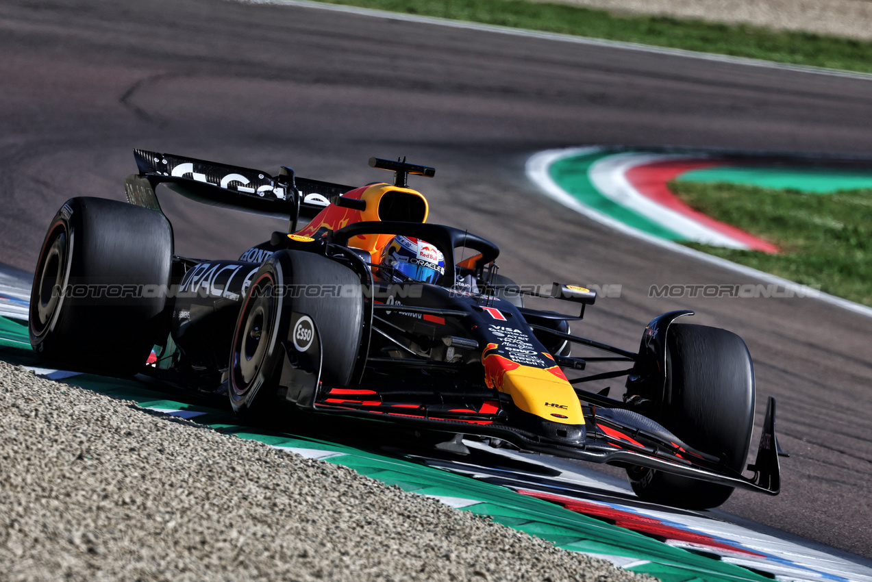 GP IMOLA, Max Verstappen (NLD) Red Bull Racing RB21.

18.05.2025. Formula 1 World Championship, Rd 7, Emilia Romagna Grand Prix, Imola, Italy, Gara Day.

- www.xpbimages.com, EMail: requests@xpbimages.com © Copyright: Moy / XPB Images