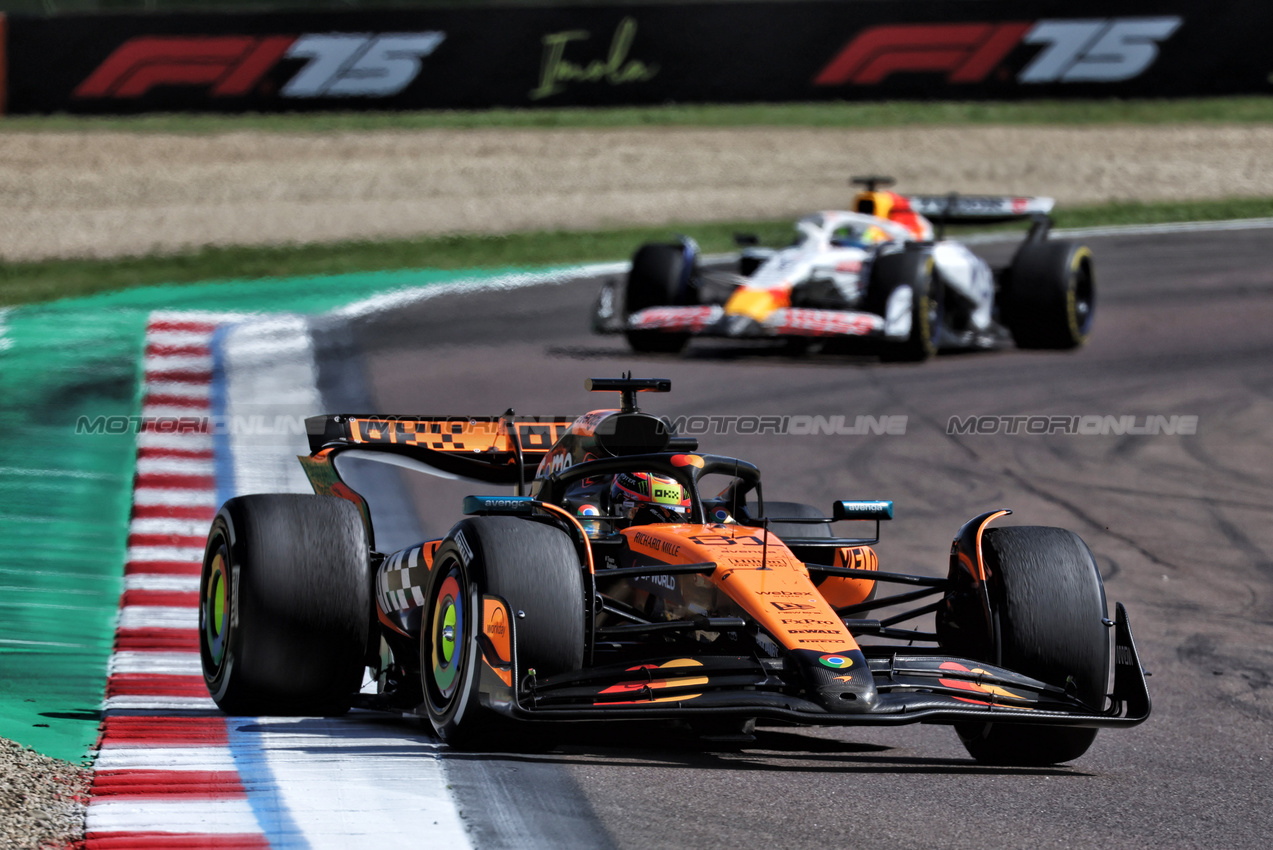 GP IMOLA, Oscar Piastri (AUS) McLaren MCL39.

18.05.2025. Formula 1 World Championship, Rd 7, Emilia Romagna Grand Prix, Imola, Italy, Gara Day.

- www.xpbimages.com, EMail: requests@xpbimages.com © Copyright: Moy / XPB Images
