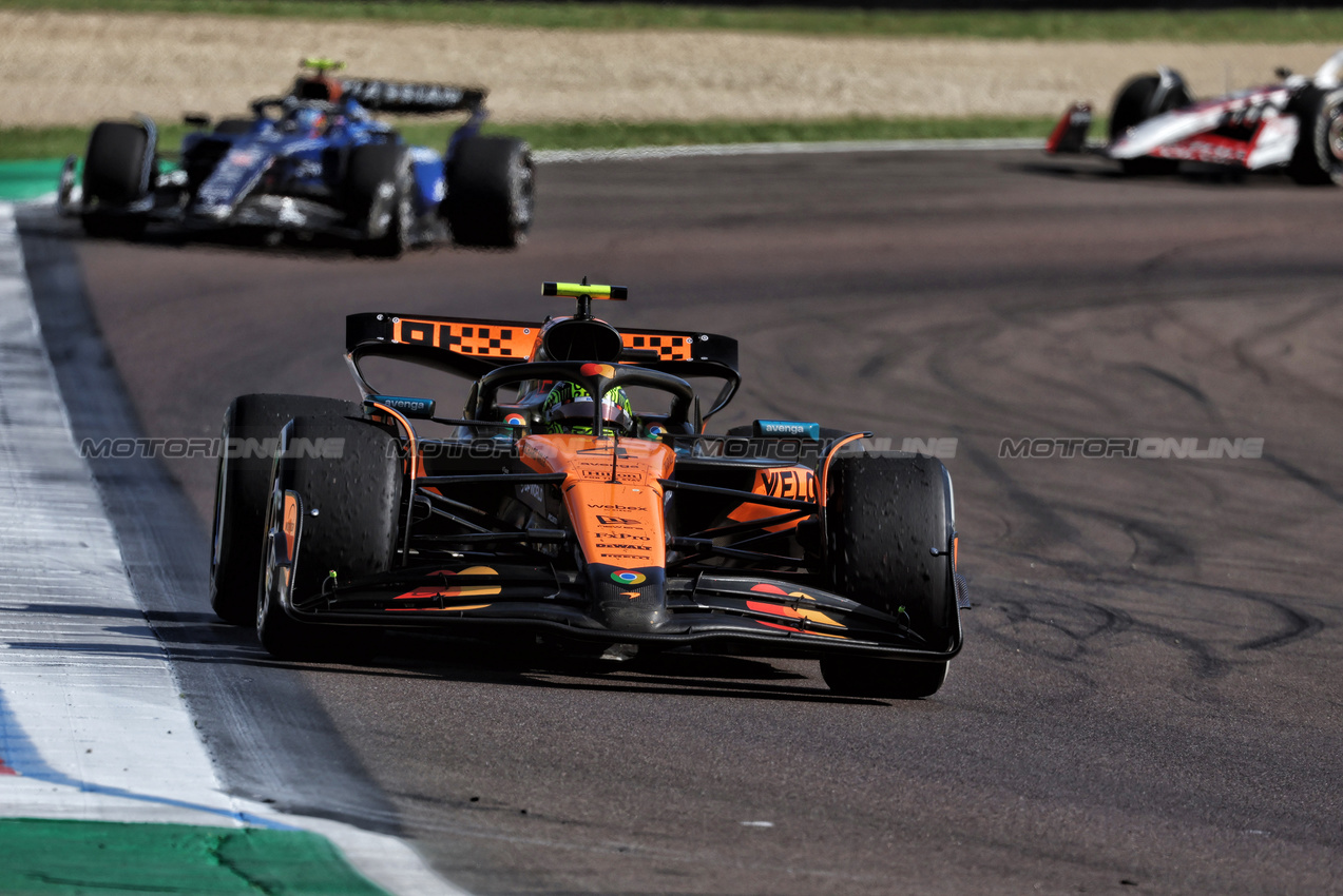 GP IMOLA, Lando Norris (GBR) McLaren MCL39.

18.05.2025. Formula 1 World Championship, Rd 7, Emilia Romagna Grand Prix, Imola, Italy, Gara Day.

- www.xpbimages.com, EMail: requests@xpbimages.com © Copyright: Moy / XPB Images