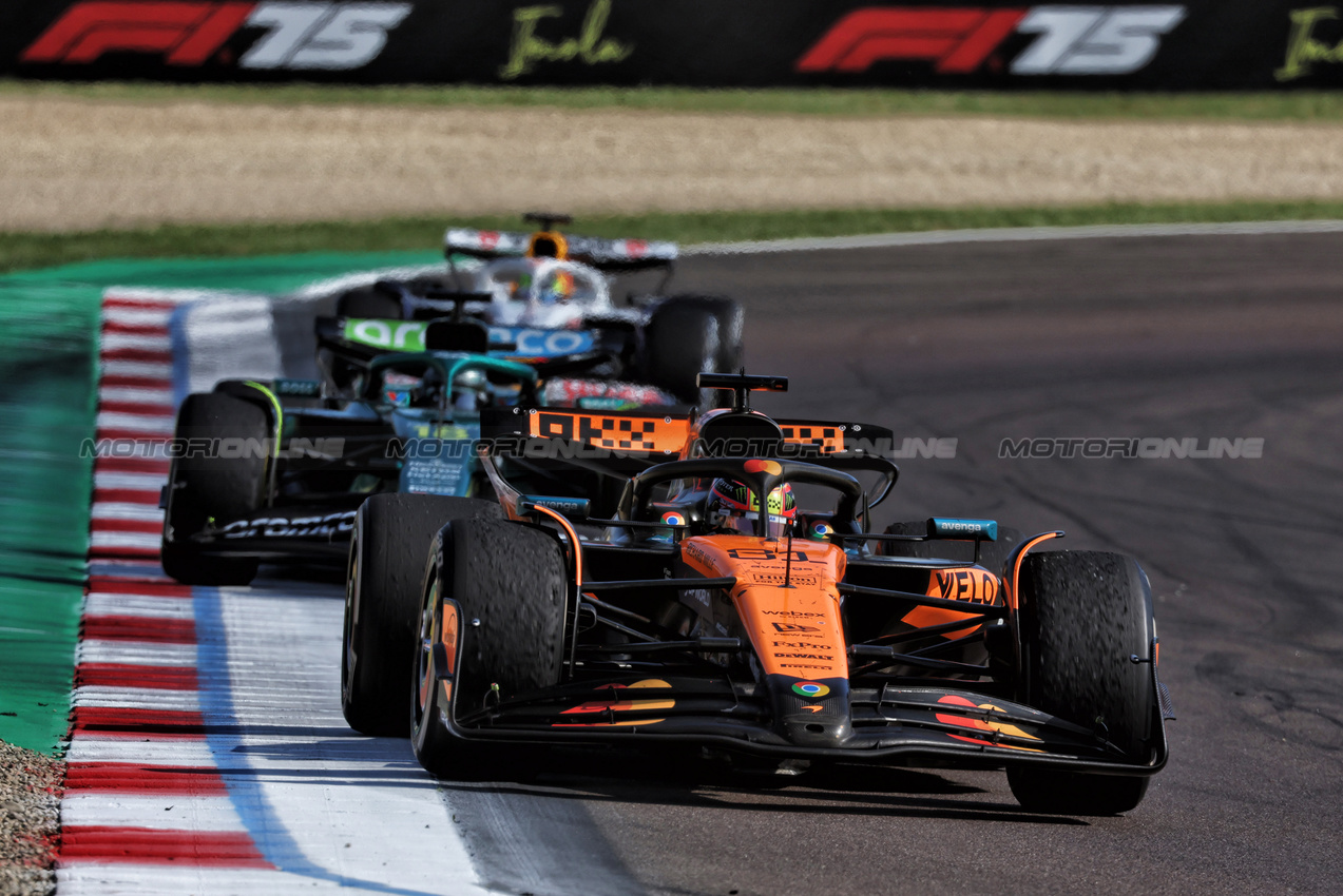 GP IMOLA, Oscar Piastri (AUS) McLaren MCL39.

18.05.2025. Formula 1 World Championship, Rd 7, Emilia Romagna Grand Prix, Imola, Italy, Gara Day.

- www.xpbimages.com, EMail: requests@xpbimages.com © Copyright: Moy / XPB Images