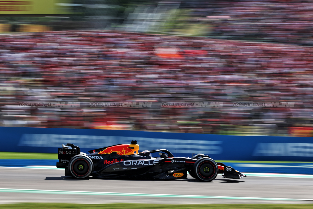 GP IMOLA, Max Verstappen (NLD) Red Bull Racing RB21.

18.05.2025. Formula 1 World Championship, Rd 7, Emilia Romagna Grand Prix, Imola, Italy, Gara Day.

- www.xpbimages.com, EMail: requests@xpbimages.com © Copyright: Moy / XPB Images