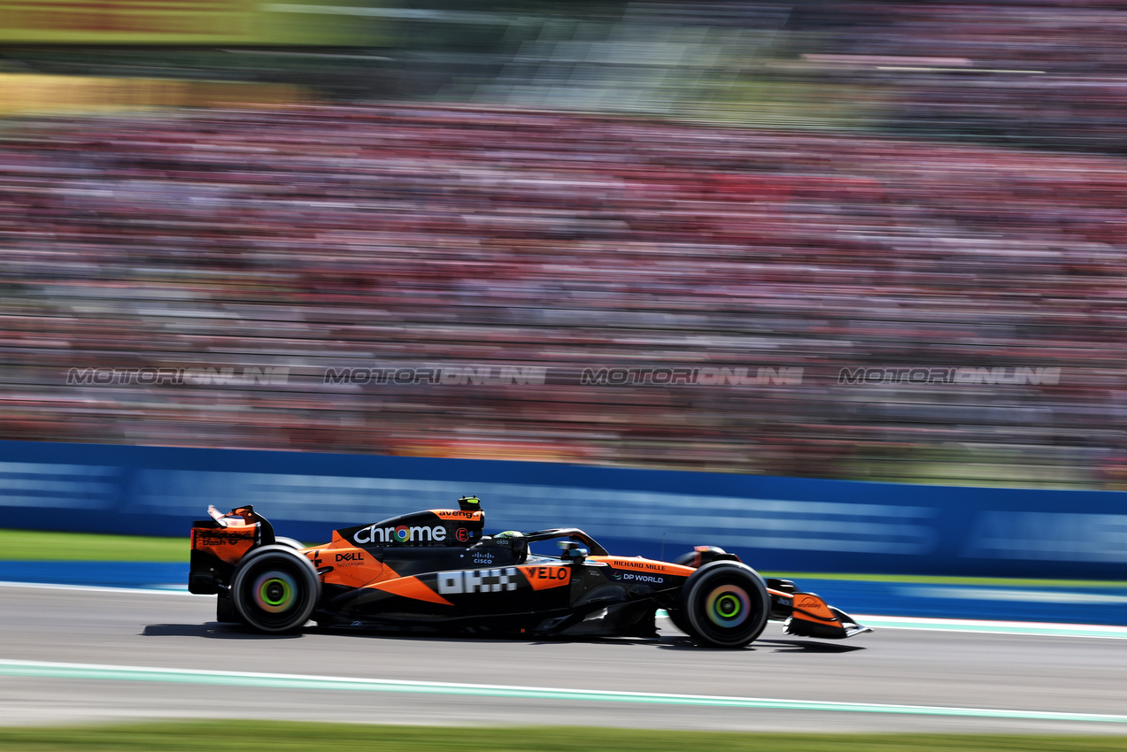 GP IMOLA, Lando Norris (GBR) McLaren MCL39.

18.05.2025. Formula 1 World Championship, Rd 7, Emilia Romagna Grand Prix, Imola, Italy, Gara Day.

- www.xpbimages.com, EMail: requests@xpbimages.com © Copyright: Moy / XPB Images