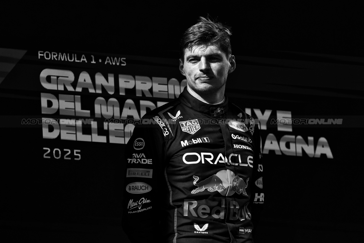 GP IMOLA, Gara winner Max Verstappen (NLD) Red Bull Racing on the podium.

18.05.2025. Formula 1 World Championship, Rd 7, Emilia Romagna Grand Prix, Imola, Italy, Gara Day.

- www.xpbimages.com, EMail: requests@xpbimages.com © Copyright: Moy / XPB Images